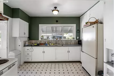 210 SE 4th St, Oakland, OR 97462 - Photo 14