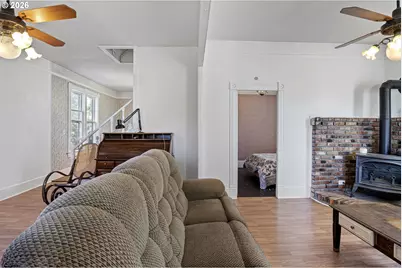 210 SE 4th St, Oakland, OR 97462 - Photo 8