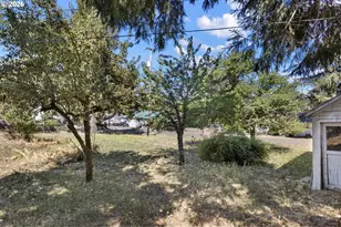210 SE 4th St, Oakland, OR 97462 - Photo 32