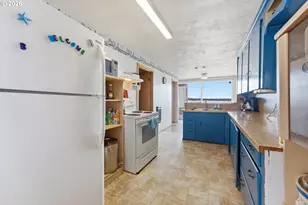 842 S Empire Blvd, Coos Bay, OR 97420 - Photo 12