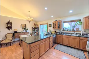 10503 Emily Dr, Island City, OR 97850 - Photo 4