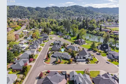 1025 NW Basco Ave, Roseburg, OR 97471 - Photo 2