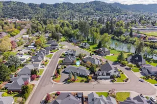 1025 NW Basco Ave, Roseburg, OR 97471 - Photo 2