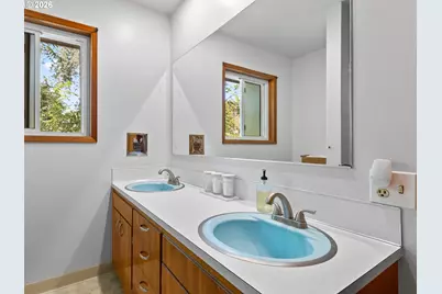 1801 E Laurel Dr, Newberg, OR 97132 - Photo 22