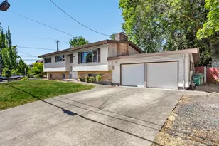 1801 E Laurel Dr, Newberg, OR 97132 - Photo 2
