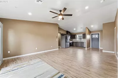 905 Cowl St, Milton-Freewater, OR 97862 - Photo 4