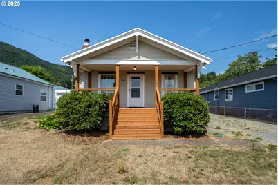 210 Cypress Ave, Garibaldi, OR 97118 - Photo 2