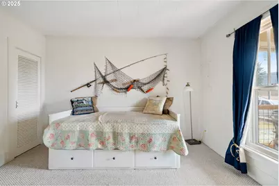 210 Cypress Ave, Garibaldi, OR 97118 - Photo 10