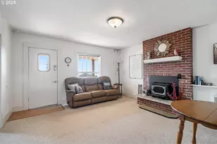 210 Cypress Ave, Garibaldi, OR 97118 - Photo 6