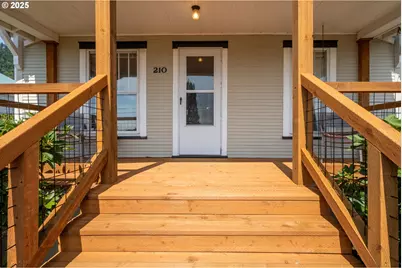 210 Cypress Ave, Garibaldi, OR 97118 - Photo 4