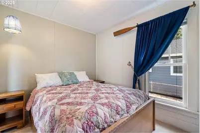 210 Cypress Ave, Garibaldi, OR 97118 - Photo 14