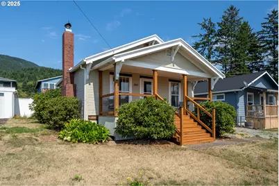 210 Cypress Ave, Garibaldi, OR 97118 - Photo 4