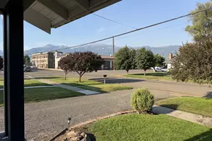 203 NE 1st St, Enterprise, OR 97828 - Photo 4