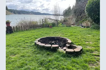 83126 Siltcoos Station Rd, Westlake, OR 97493 - Photo 20