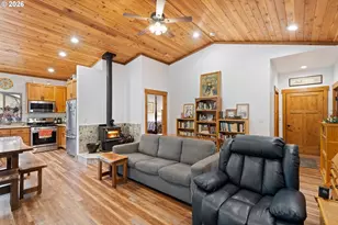 4696 Cow Creek Rd, Riddle, OR 97469 - Photo 8