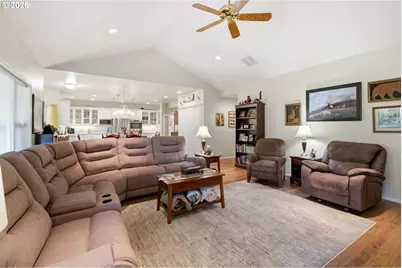 10920 Martin Ln NE, Aurora, OR 97002 - Photo 16