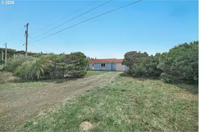 2001 NW Mackey St, Waldport, OR 97394 - Photo 8