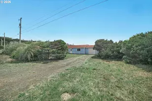 2001 NW Mackey St, Waldport, OR 97394 - Photo 8