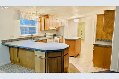 6425 SW Canal Blvd, Redmond, OR 97756 - Photo 4