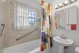 9311/9315 SE Grant St, Portland, OR 97216 - Photo 10