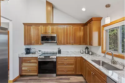 2460 Stephanie Ln, North Bend, OR 97459 - Photo 6