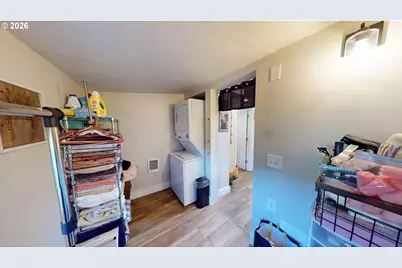 412 E 11th St, The Dalles, OR 97058 - Photo 8