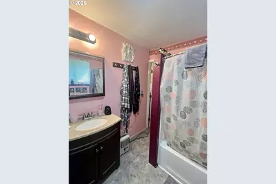 549 NE Nash St, Roseburg, OR 97470 - Photo 12