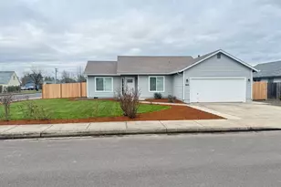 905 Monroe St, Harrisburg, OR 97446 - Photo 2