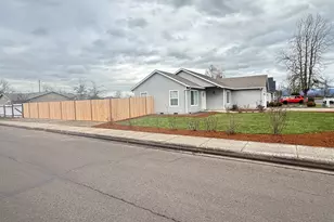 905 Monroe St, Harrisburg, OR 97446 - Photo 4