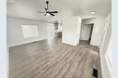 905 Monroe St, Harrisburg, OR 97446 - Photo 8