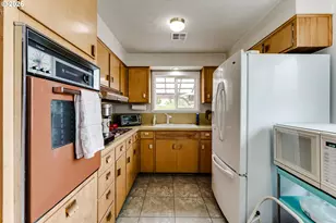1406 Carter Ln, Springfield, OR 97477 - Photo 10