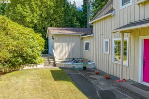 905 E 1st St, Coquille, OR 97423 - Photo 2