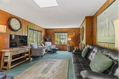 905 E 1st St, Coquille, OR 97423 - Photo 6