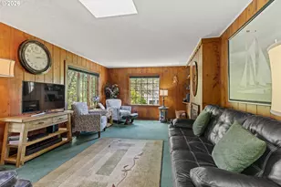905 E 1st St, Coquille, OR 97423 - Photo 6