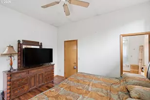 512 SE Alder Ct, Hillsboro, OR 97123 - Photo 18