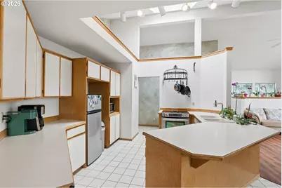 512 SE Alder Ct, Hillsboro, OR 97123 - Photo 12