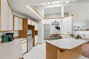 512 SE Alder Ct, Hillsboro, OR 97123 - Photo 12