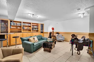 725 NW Mawrcrest Dr, Gresham, OR 97030 - Photo 36