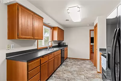 2484 Melrose Loop, Eugene, OR 97402 - Photo 8