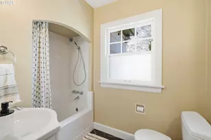 3033 NE Fremont St, Portland, OR 97212 - Photo 18