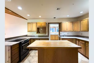 1108 6th St SE, Bandon, OR 97411 - Photo 18