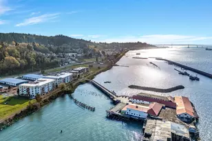 3930 Abbey Ln, Astoria, OR 97103 - Photo 2