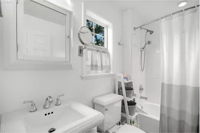806 NE Mast Ave, Lincoln City, OR 97367 - Photo 18