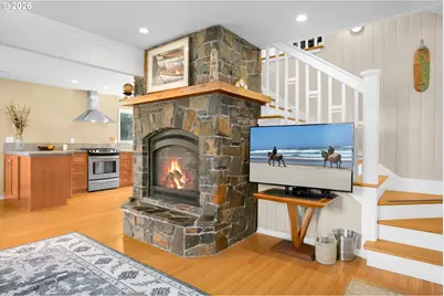 806 NE Mast Ave, Lincoln City, OR 97367 - Photo 2