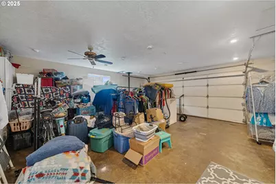 1003 Grove Ave, Tillamook, OR 97141 - Photo 16