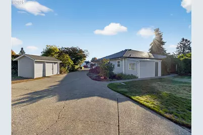 1085 Deer Run Ln, Woodburn, OR 97071 - Photo 32