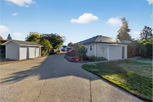 1085 Deer Run Ln, Woodburn, OR 97071 - Photo 32