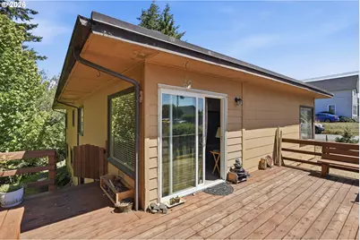 510 E 4th St, Coquille, OR 97423 - Photo 4