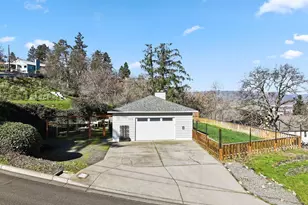 1513 Jefferson St, The Dalles, OR 97058 - Photo 1