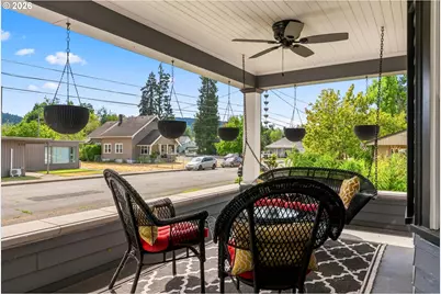 211 S 3rd St, Cottage Grove, OR 97424 - Photo 4